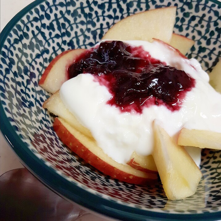 栄養逃さず！(^^)星切りリンゴのヨーグルトがけ♪